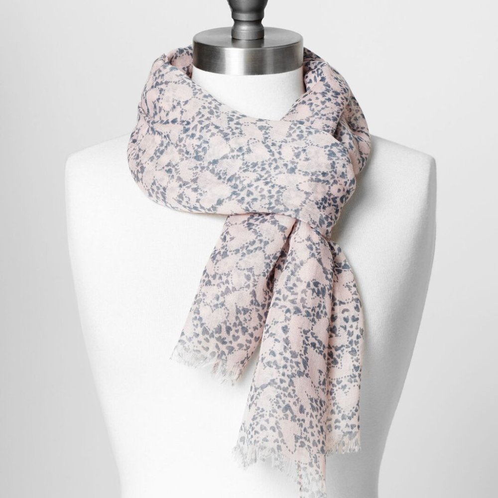 2 items for $15 🎄 Valentine's Heart Print Scarf